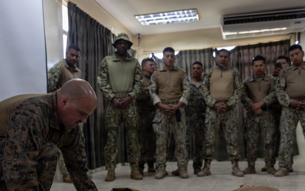 22nd MEU (SOC) | Combat Lifesaving Course with Ecuadorian Marines