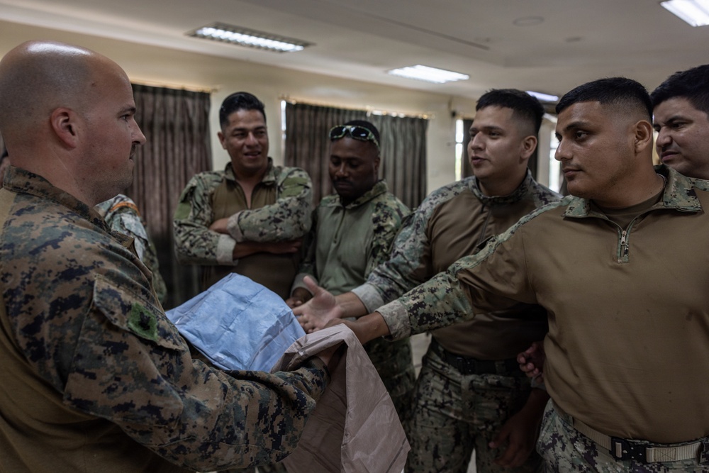 22nd MEU (SOC) | Combat Lifesaving Course with Ecuadorian Marines