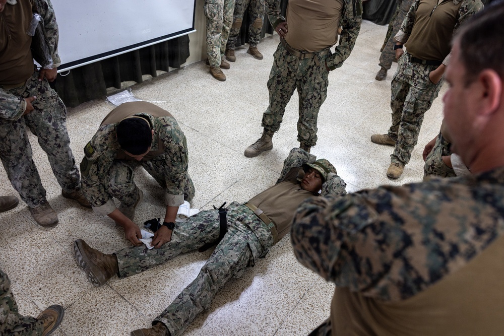 22nd MEU (SOC) | Combat Lifesaving Course with Ecuadorian Marines