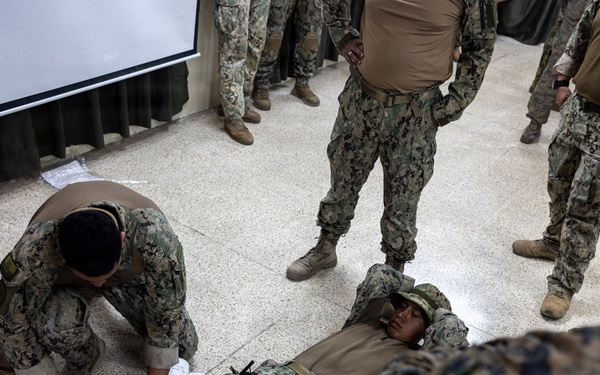22nd MEU (SOC) | Combat Lifesaving Course with Ecuadorian Marines