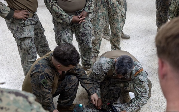22nd MEU (SOC) | Combat Lifesaving Course with Ecuadorian Marines