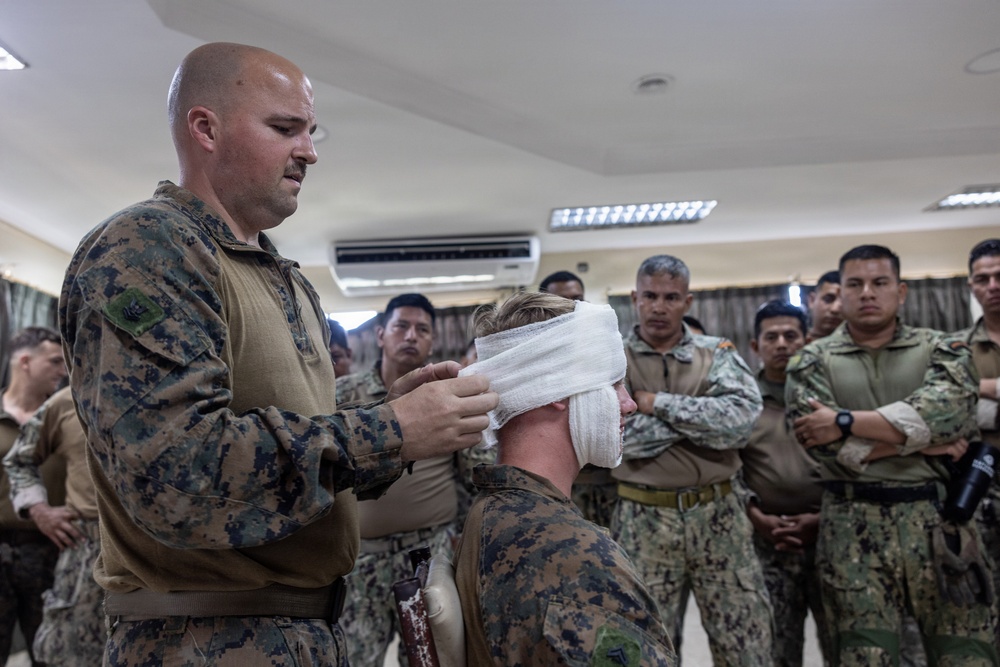 22nd MEU (SOC) | Combat Lifesaving Course with Ecuadorian Marines