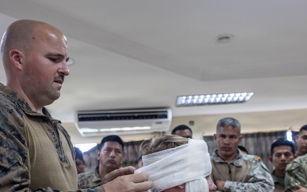 22nd MEU (SOC) | Combat Lifesaving Course with Ecuadorian Marines