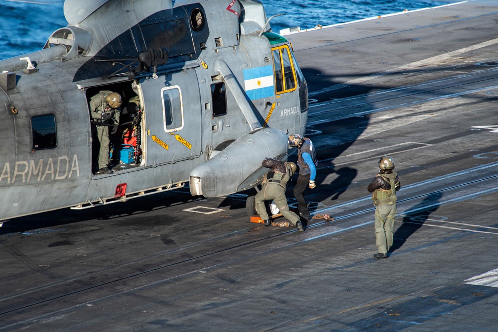 Argentine Service Members Embark Nimitz for SME Exchange