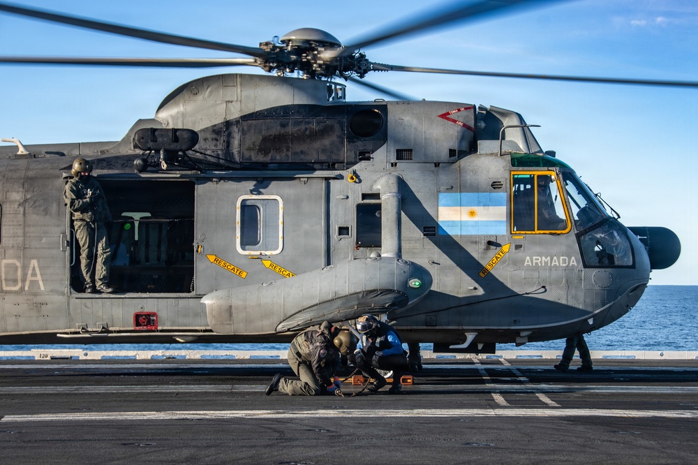 Argentine Service Members Embark Nimitz for SME Exchange