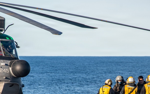 Argentine Service Members Embark Nimitz for SME Exchange