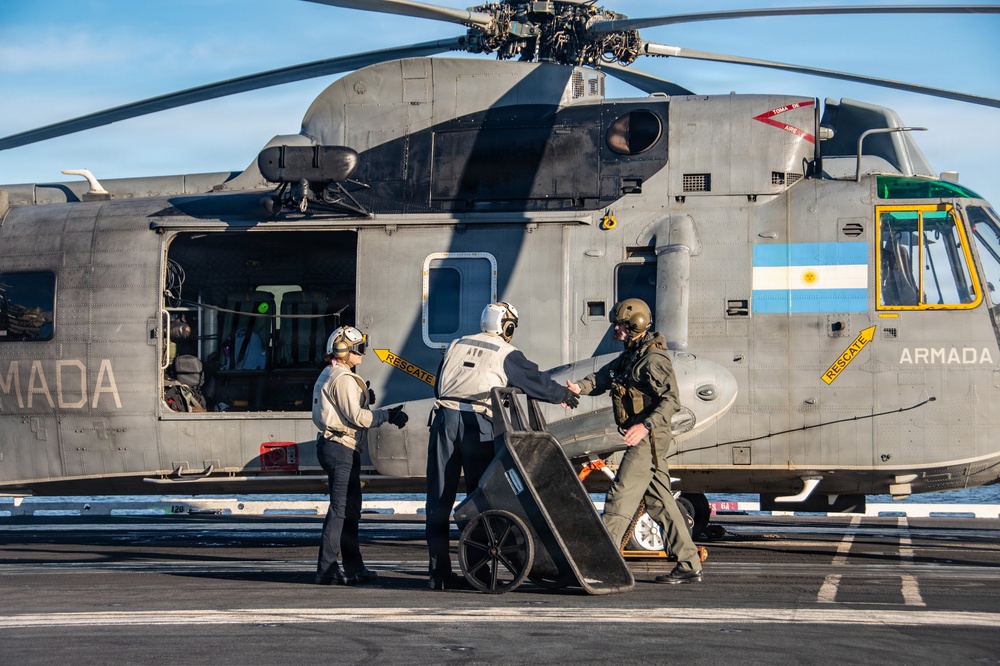 Argentine Service Members Embark Nimitz for SME Exchange