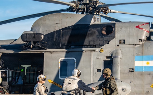 Argentine Service Members Embark Nimitz for SME Exchange