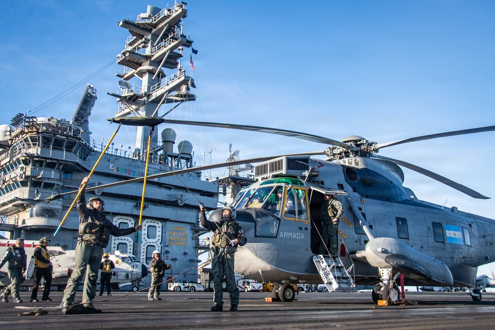 Argentine Service Members Embark Nimitz for SME Exchange
