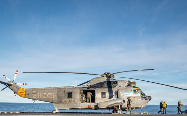 Argentine Service Members Embark Nimitz for SME Exchange