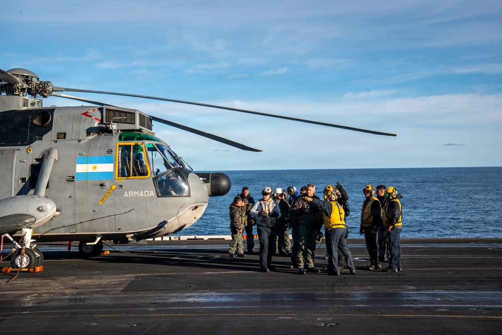 Argentine Service Members Embark Nimitz for SME Exchange