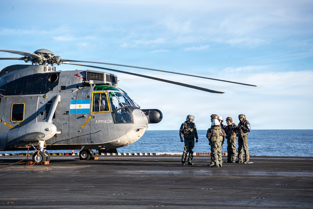 Argentine Service Members Embark Nimitz for SME Exchange