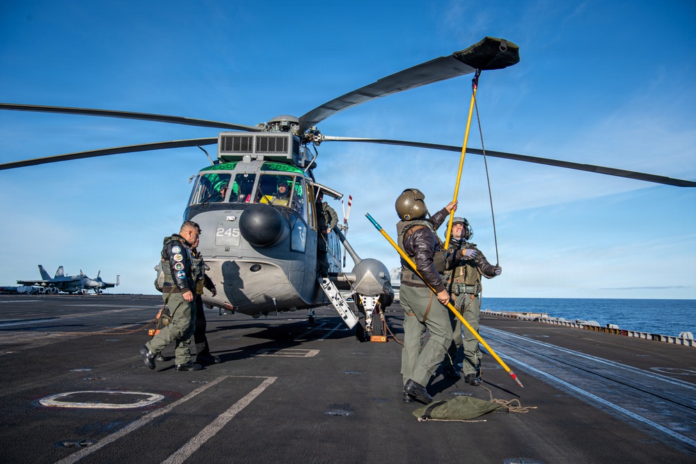 Argentine Service Members Embark Nimitz for SME Exchange