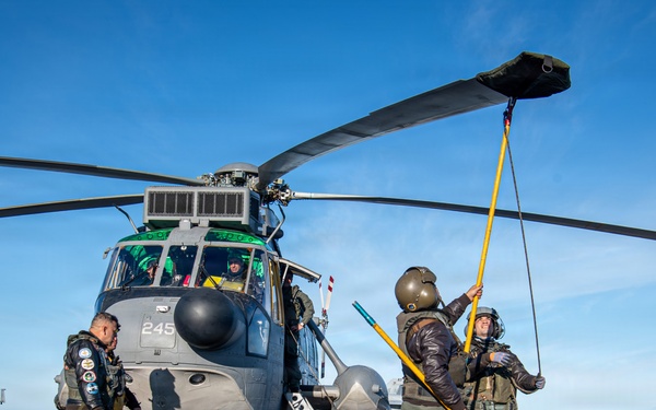 Argentine Service Members Embark Nimitz for SME Exchange