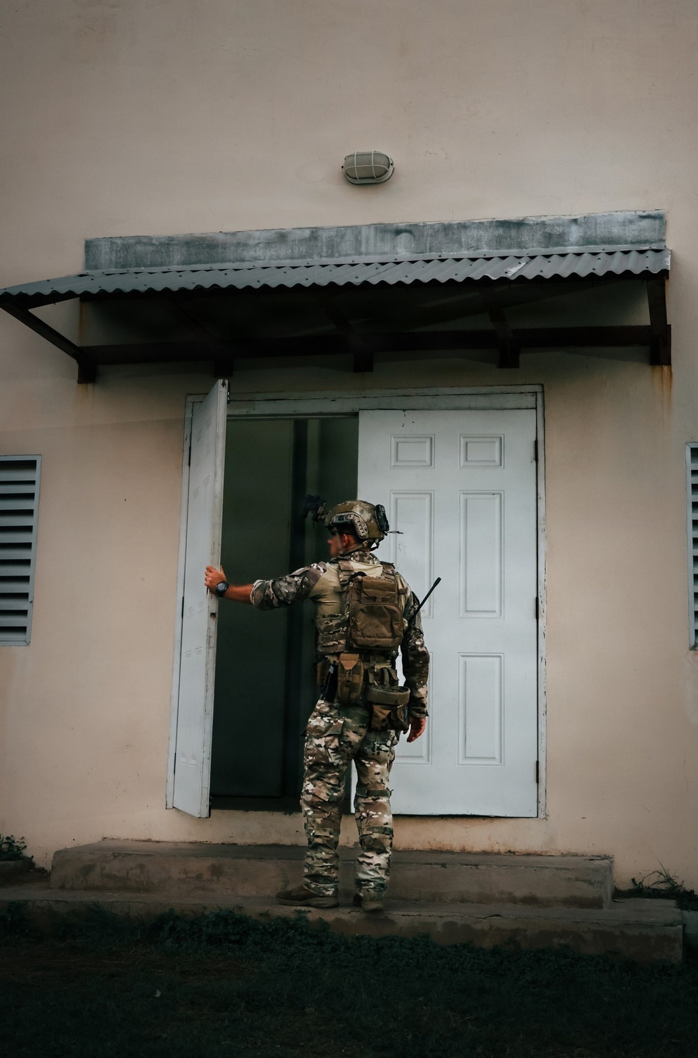 U.S. Army Green Berets train alongside Jamaican Special Operations Forces