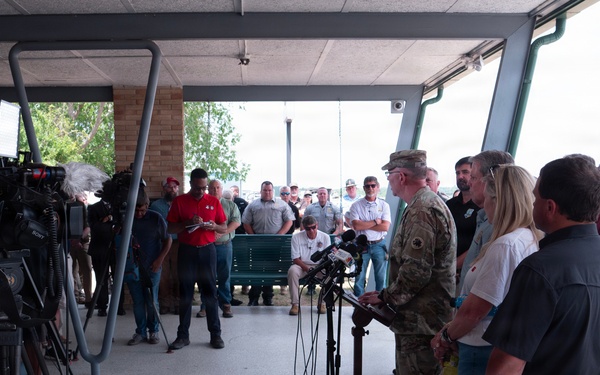 Adjutant General of Georgia visit during wilfires