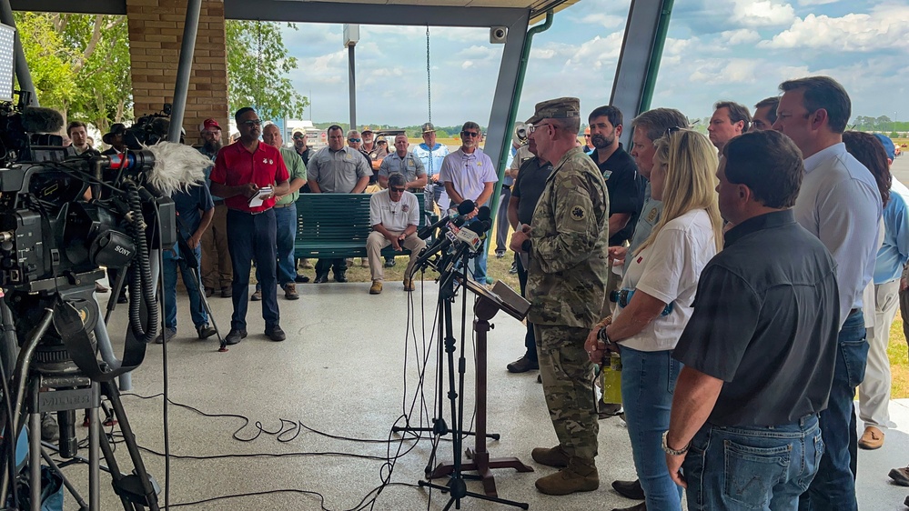 Adjutant General of Georgia visit during wilfires