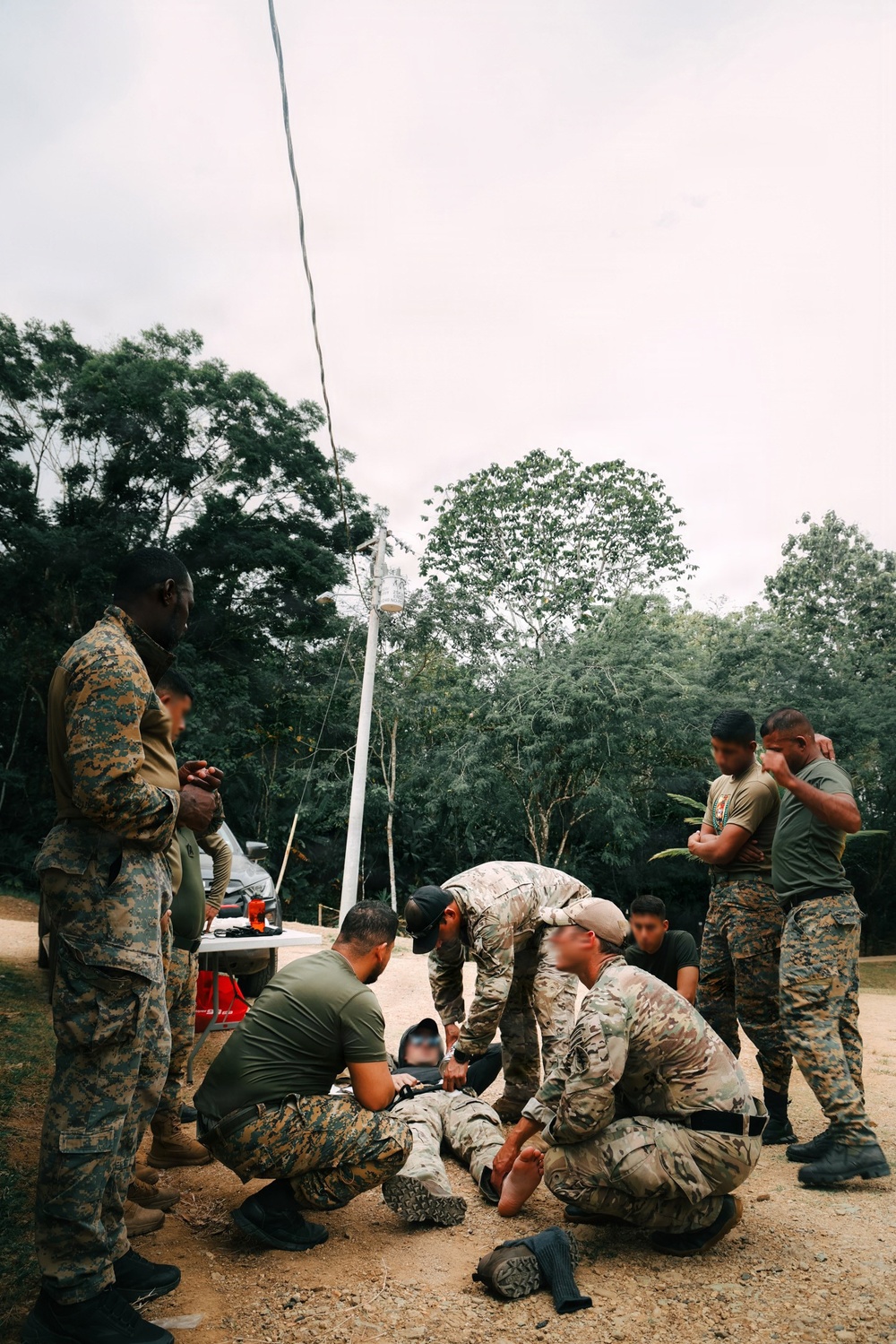 U.S. and Panamanian Special Forces soldiers conduct joint medical training