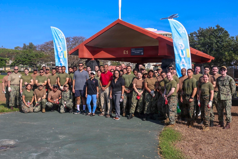 Boxer Amphibious Ready Group, 11th MEU Conduct Beach Cleanup