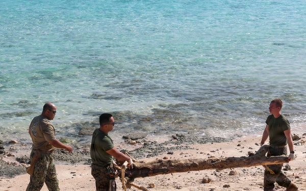 Boxer Amphibious Ready Group, 11th MEU Conduct Beach Cleanup