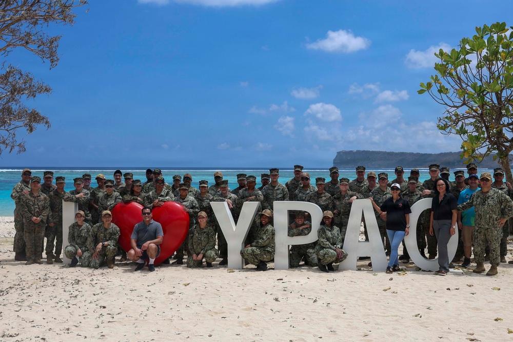 Boxer Amphibious Ready Group, 11th MEU Conduct Beach Cleanup