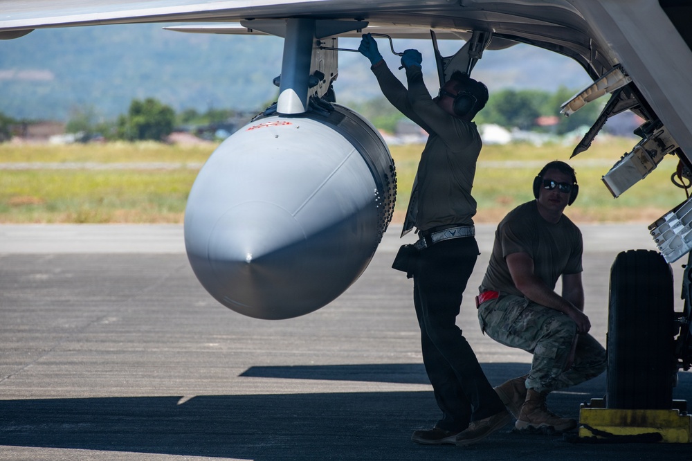 Hawaiian Raptors arrive at Basa Air Base for Exercise Cope Thunder 26-1