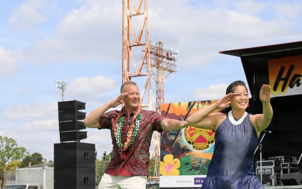 8,000 gather for friendship marathon and Hawaiian festival