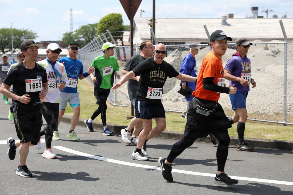 8,000 gather for friendship marathon and Hawaiian festival
