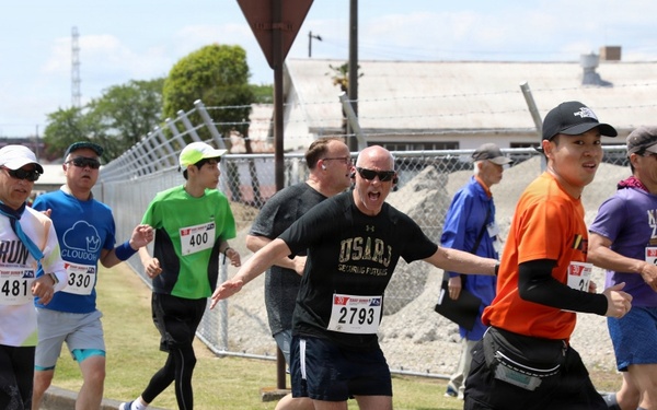 8,000 gather for friendship marathon and Hawaiian festival