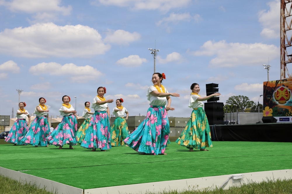 8,000 gather for friendship marathon and Hawaiian festival