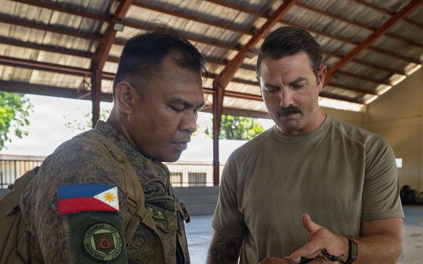 EODMU 5 technicians train Philippine Navy, Army and Coast Guard EOD teams at BK26
