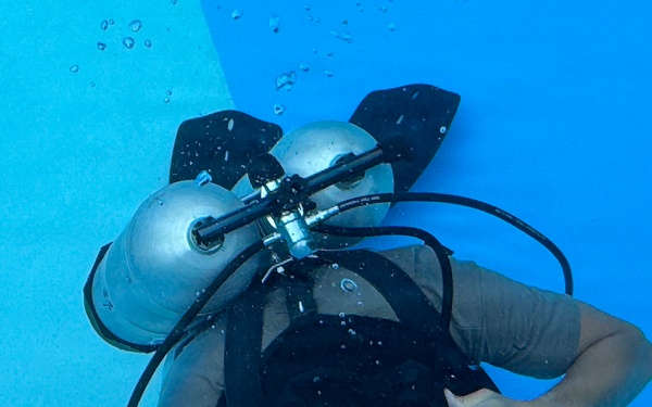 Dive Course Students Train Under Water