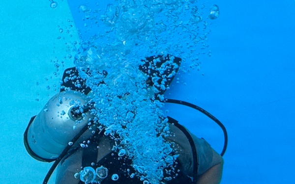 Dive Course Students Train Under Water