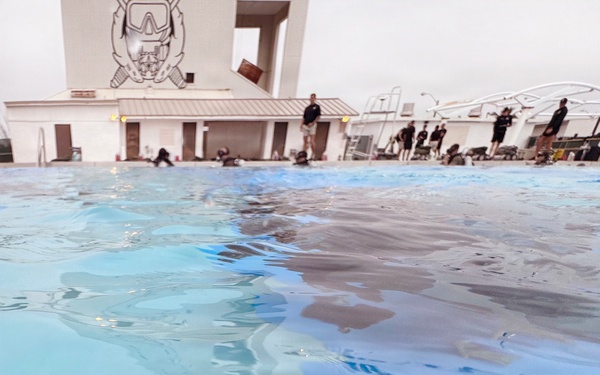 Dive Course Students Train Under Water