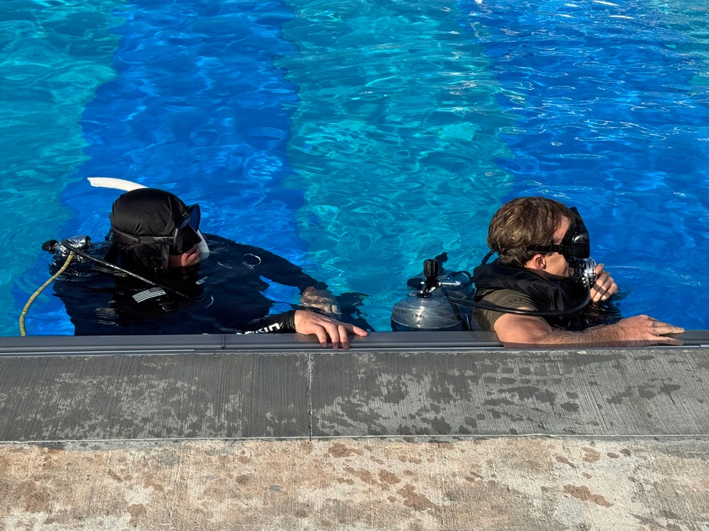 Dive Course Students Train Under Water
