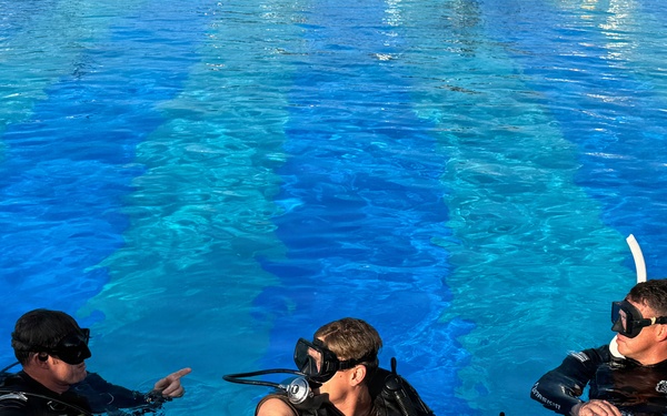 Dive Course Students Train Under Water