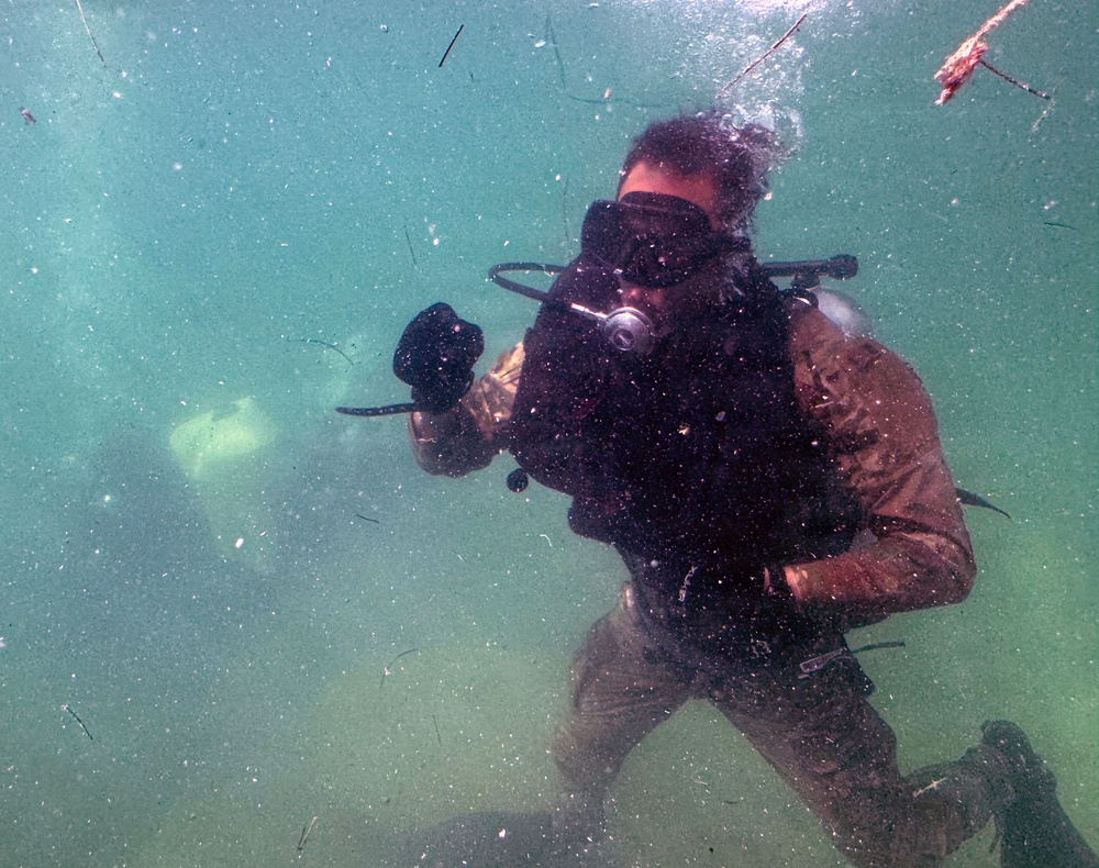 Combat Diver Qaulification Course Students Training