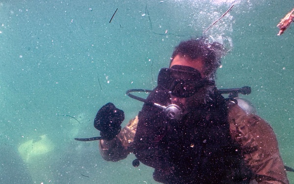 Combat Diver Qaulification Course Students Training