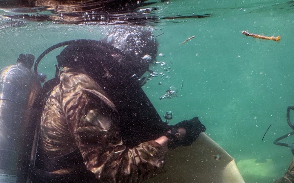 Combat Diver Qaulification Course Students Training