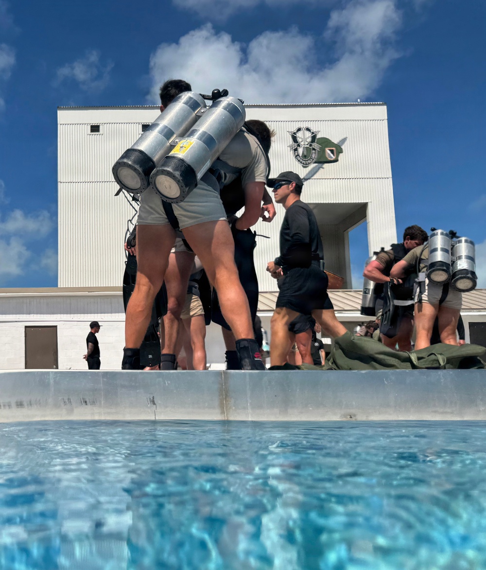Combat Diver Qaulification Course Students Training