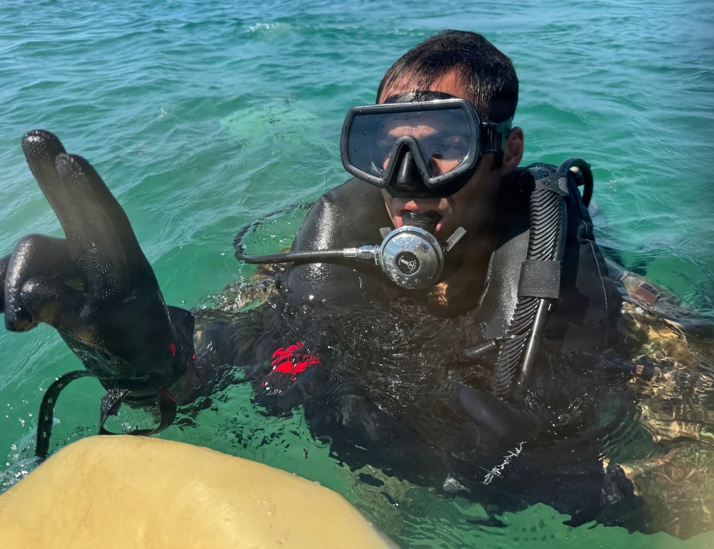 Combat Diver Qaulification Course Students Training