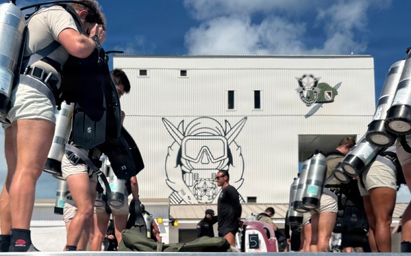 Combat Diver Qaulification Course Students Training