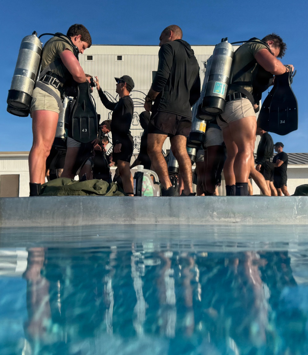 Combat Diver Qaulification Course Students Training