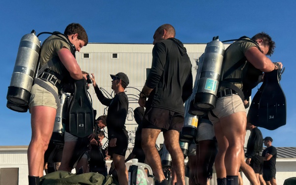 Combat Diver Qaulification Course Students Training