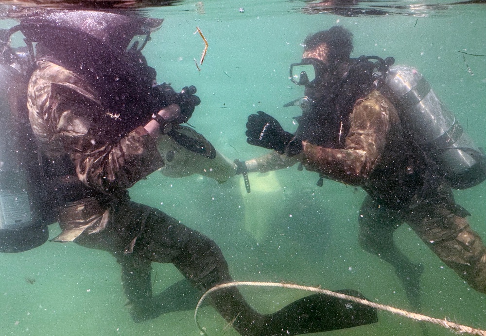 Combat Diver Qaulification Course Students Training