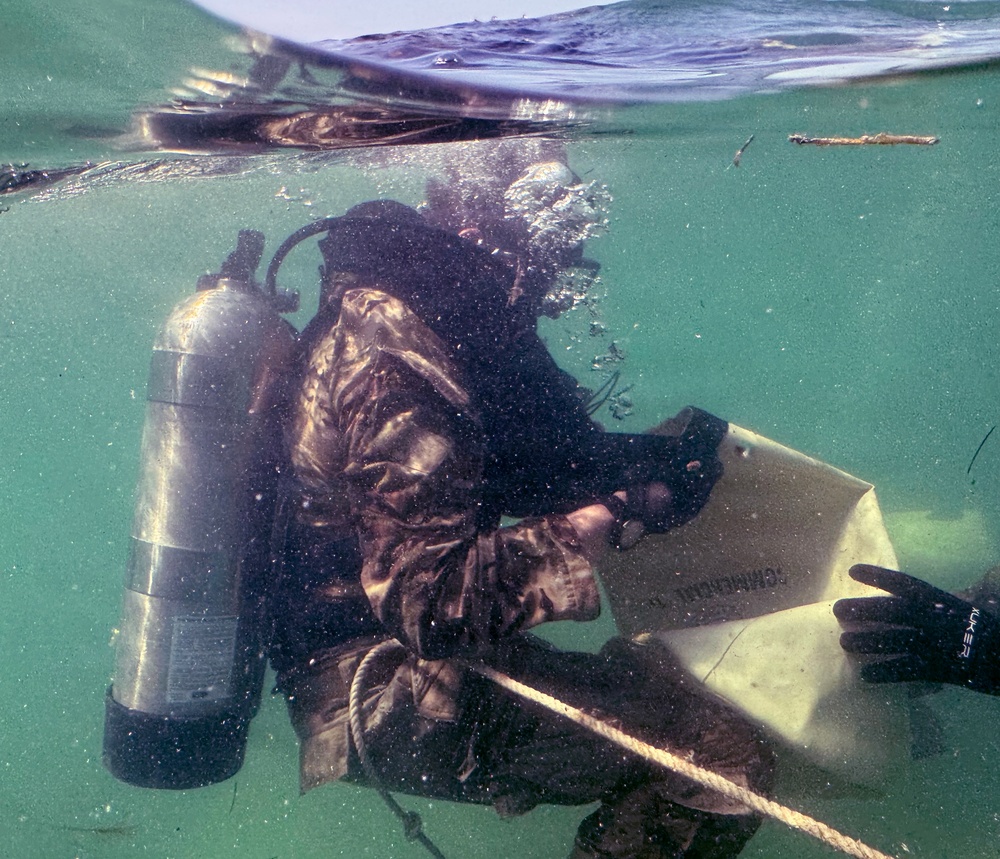 Combat Diver Qaulification Course Students Training