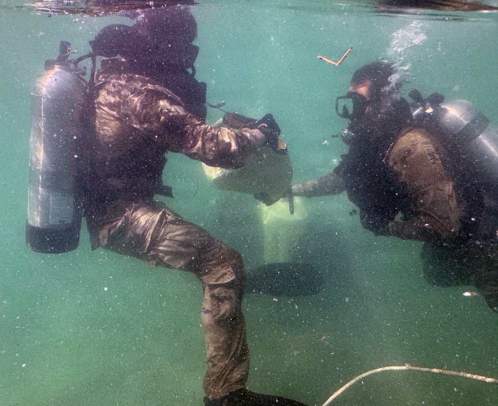 Combat Diver Qaulification Course Students Training