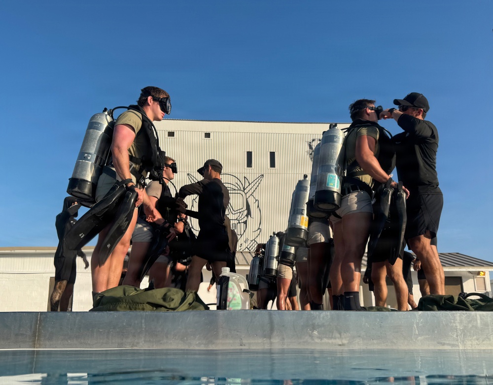 Combat Diver Qaulification Course Students Training