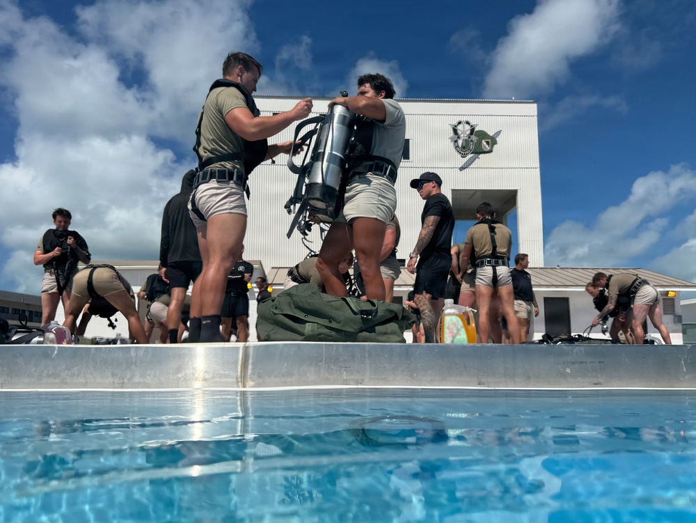 Combat Diver Qaulification Course Students Training