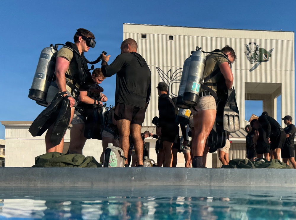 Combat Diver Qaulification Course Students Training
